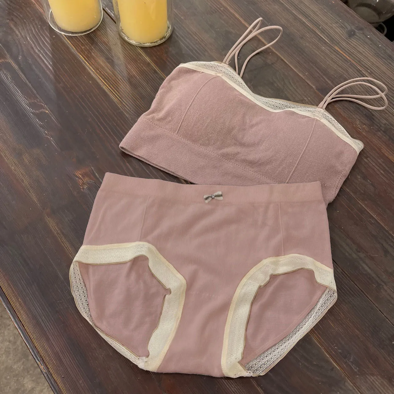 7色展開 シームレス ノンワイヤー ナイト用 チラリ防止 育乳 レース 可愛い ブラ・ショーツセット