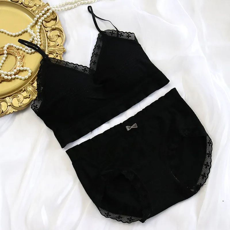 シンプル つけ心地 レース 切り替え ノンワイヤー パッドあり ナイト用 締め付け感ゼロ ブラ・ショーツセット