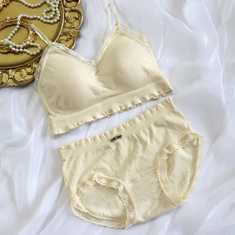 シンプル つけ心地 レース 切り替え ノンワイヤー パッドあり ナイト用 締め付け感ゼロ ブラ・ショーツセット