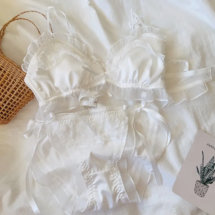 目を奪われる 可愛い フリル A-Cカップ ノンワイヤー 楽ちん 着け心地 ブラ・ショーツセット