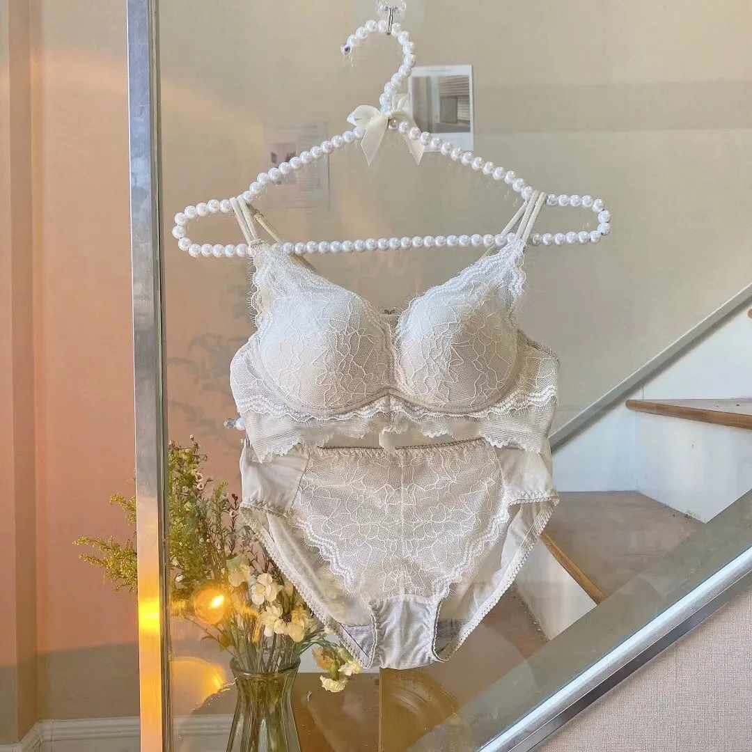 貧乳専用 清新 レース ノンワイヤー 可愛いデザイン A-Bカップ 美胸 ブラ・ショーツセット