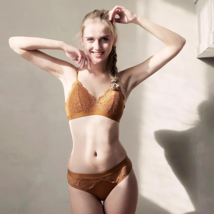 フランス式 三角カップ 超薄め ノンワイヤー A-Cカップ 美胸 柔らかい 解放感 ブラ・ショーツセット