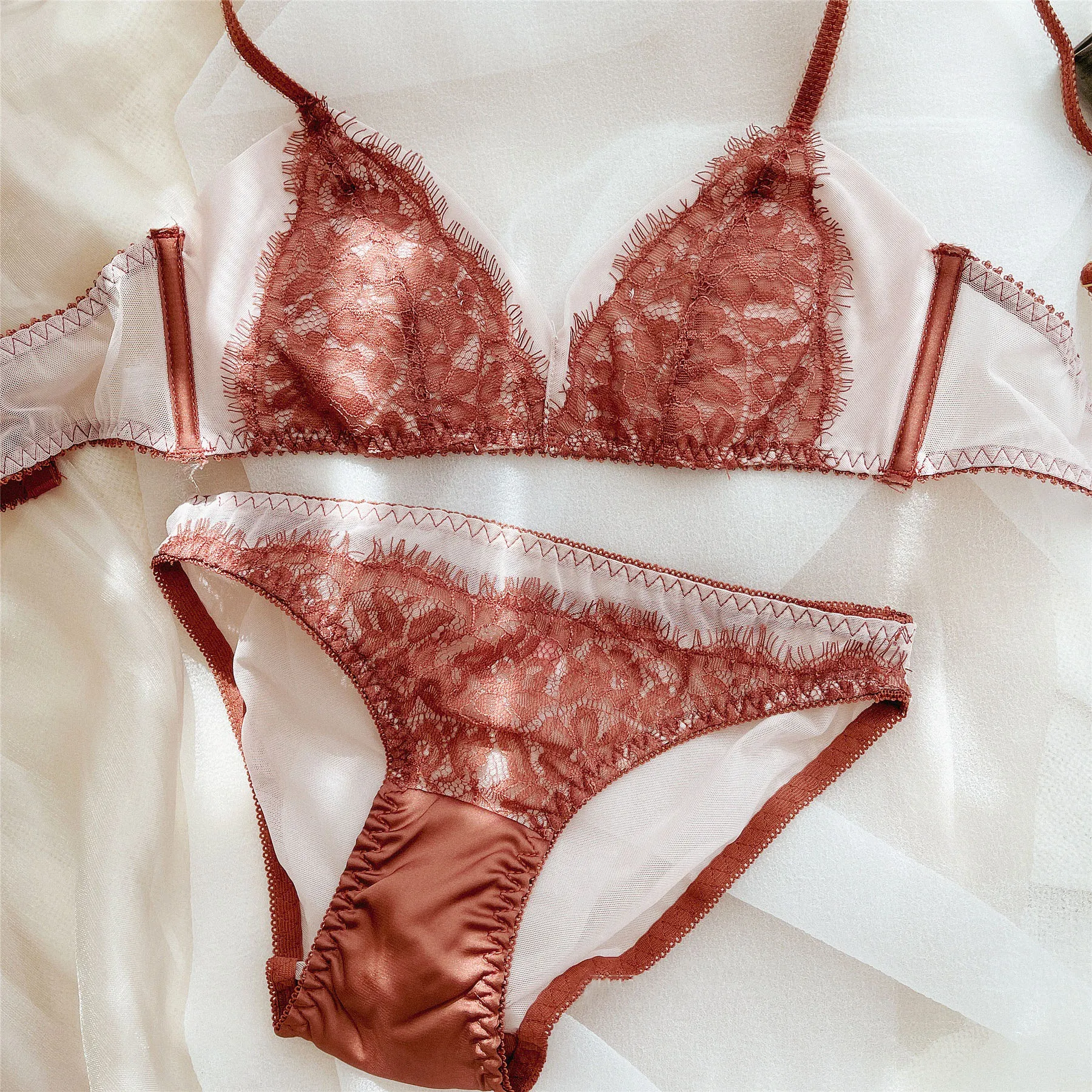 フランス式 三角カップ 超薄め 美胸 ノンワイヤー 通気性良い A-Cカップ 心地よい ブラ・ショーツセット