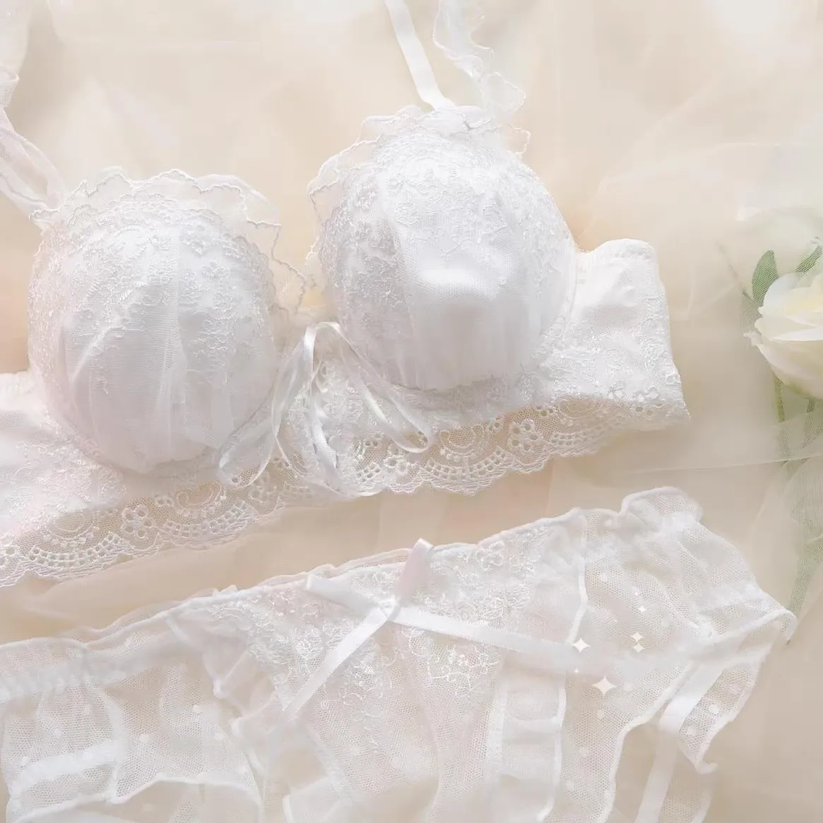 華やかさをプラス 可愛い レース 貧乳専用 ドット柄 A-Bカップ ノンワイヤー ブラ・ショーツセット