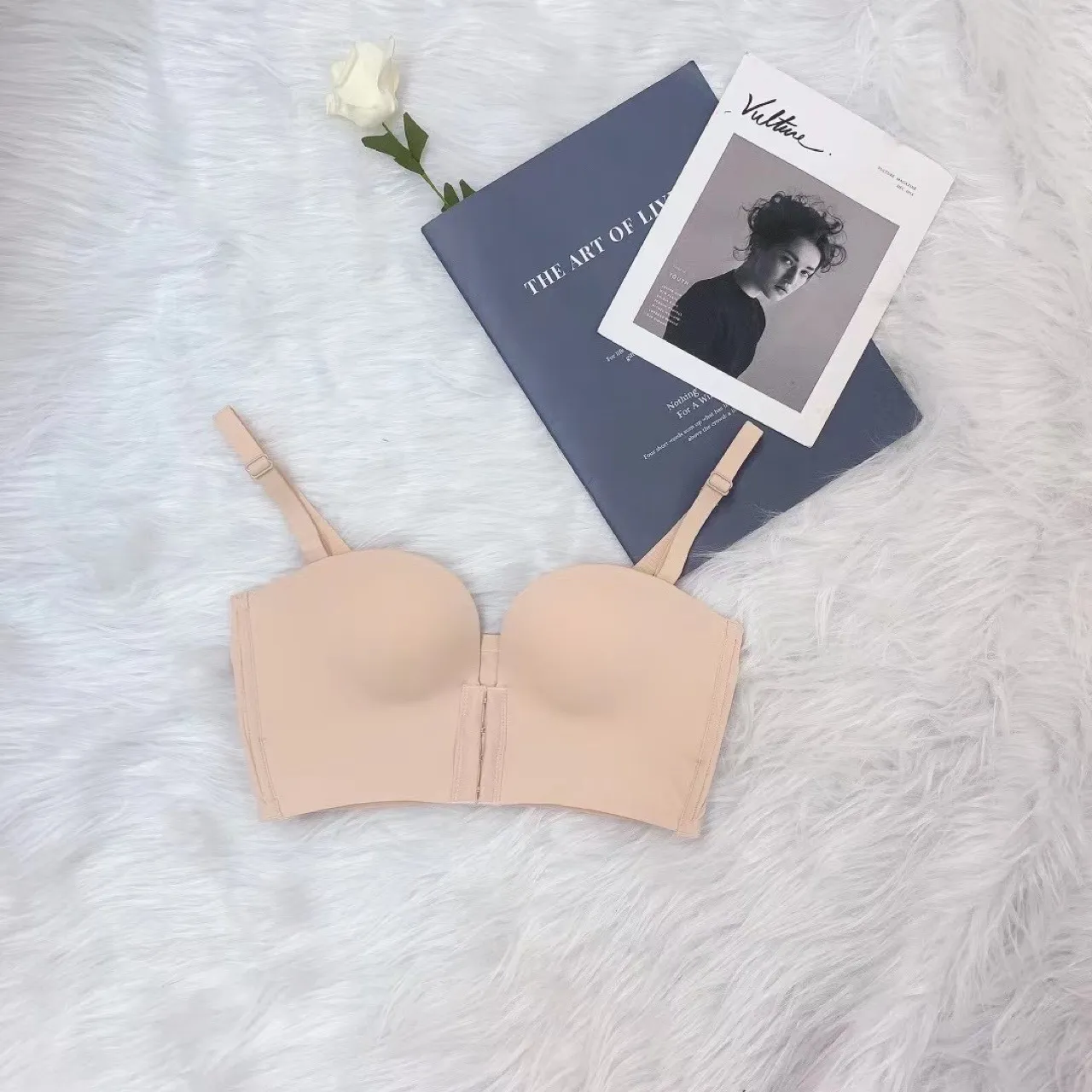 フロントホック 無地 シームレス ノンワイヤー A-Bカップ 中心に寄せ 快適なフィット感 ブラ・ショーツセット