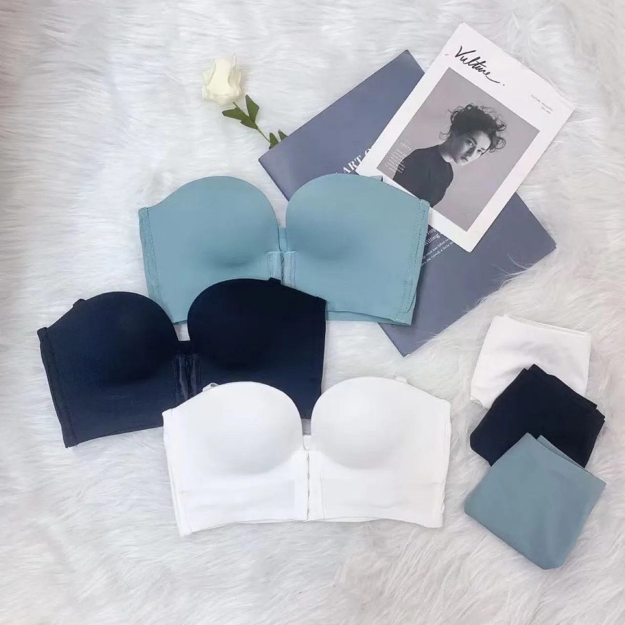 フロントホック 無地 シームレス ノンワイヤー A-Bカップ 中心に寄せ 快適なフィット感 ブラ・ショーツセット