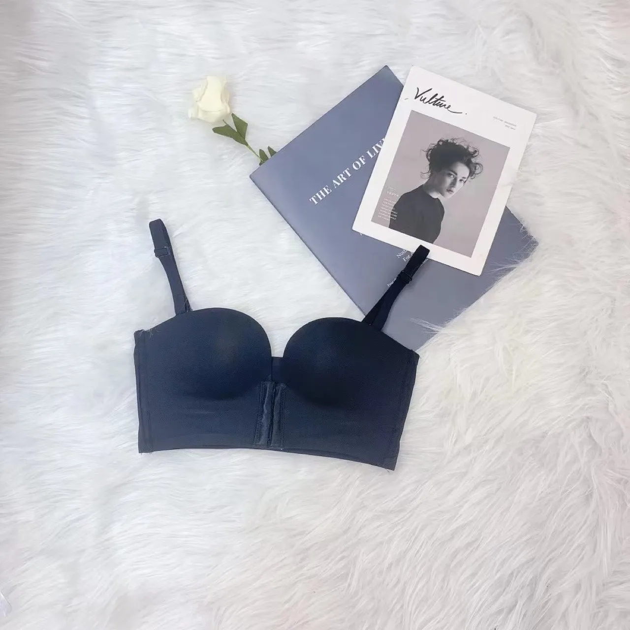 フロントホック 無地 シームレス ノンワイヤー A-Bカップ 中心に寄せ 快適なフィット感 ブラ・ショーツセット