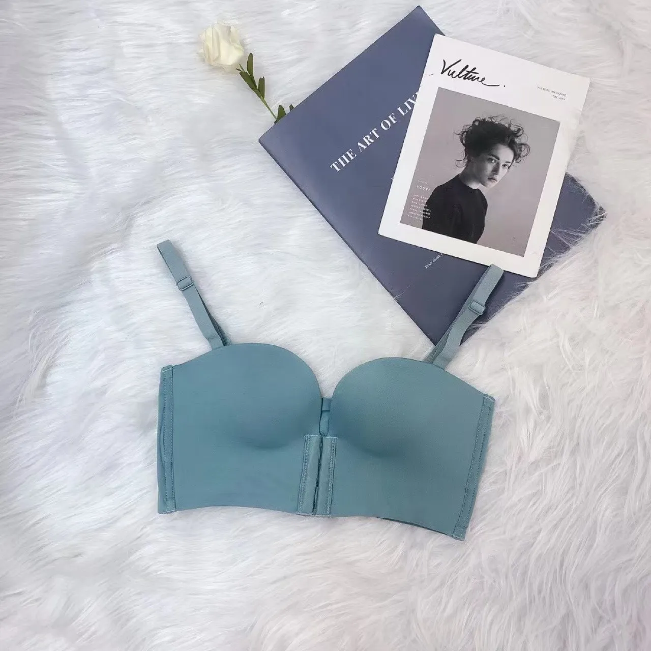 フロントホック 無地 シームレス ノンワイヤー A-Bカップ 中心に寄せ 快適なフィット感 ブラ・ショーツセット