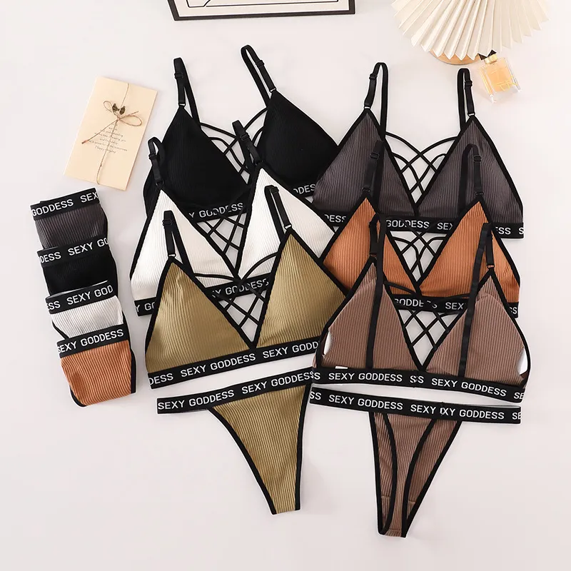 スポーツ系 セクシー 美乳 ストレスフリー ノンワイヤー 三角カップ Ｔバック ブラ・ショーツセット