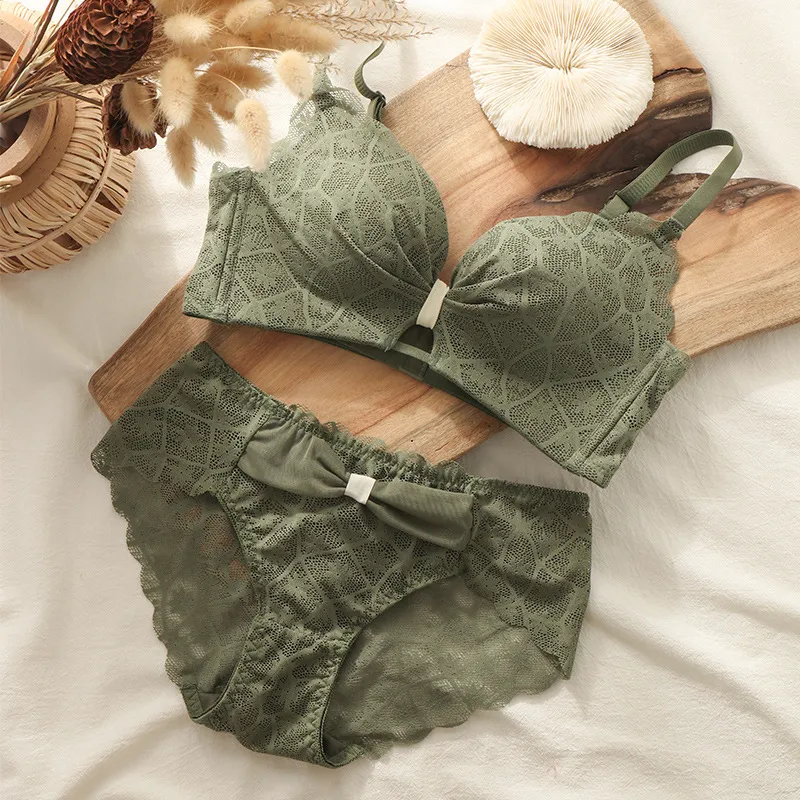 寄せ上げ 盛れる A-Bカップ  可愛い 楽ちん 着け心地 レース ノンワイヤー ブラ・ショーツセット