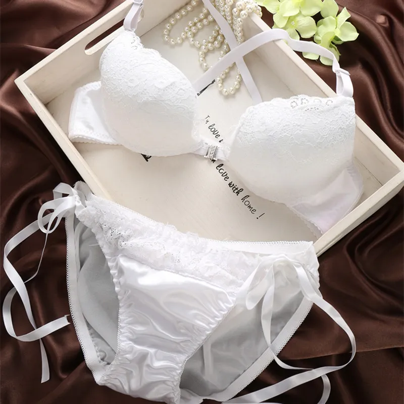 (A-Bカップ) ヨーロッパ系 フロントホック ワイヤー入り 美胸 離れ乳改善 ブラ・ショーツセット