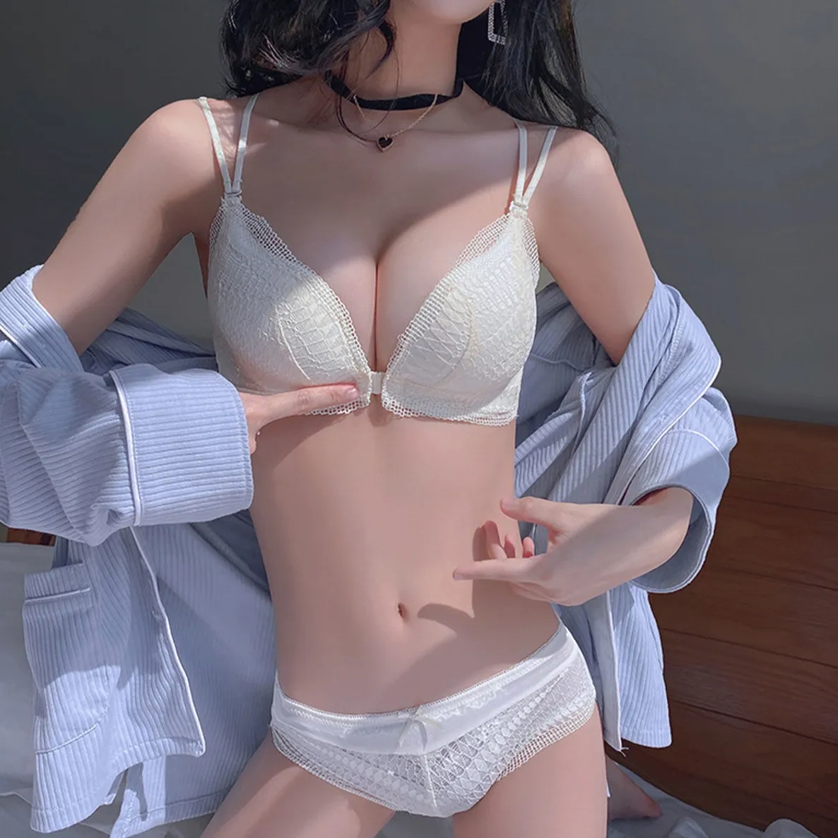 愛らしさ満点 レース 背中魅せ フロントホック A-Bカップ 脇高 ホールド ブラ・ショーツセット