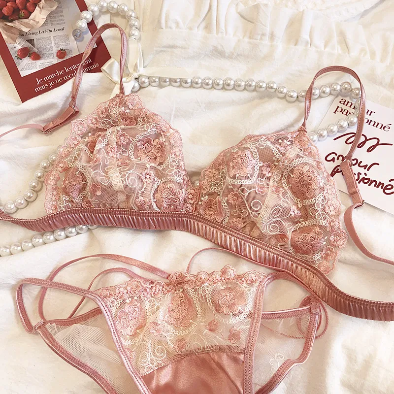 刺繡花柄 贅沢 ノンワイヤー A-Cカップ レース メッシュ フランス式 三角カップ ブラ・ショーツセット