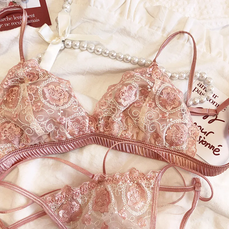 刺繡花柄 贅沢 ノンワイヤー A-Cカップ レース メッシュ フランス式 三角カップ ブラ・ショーツセット