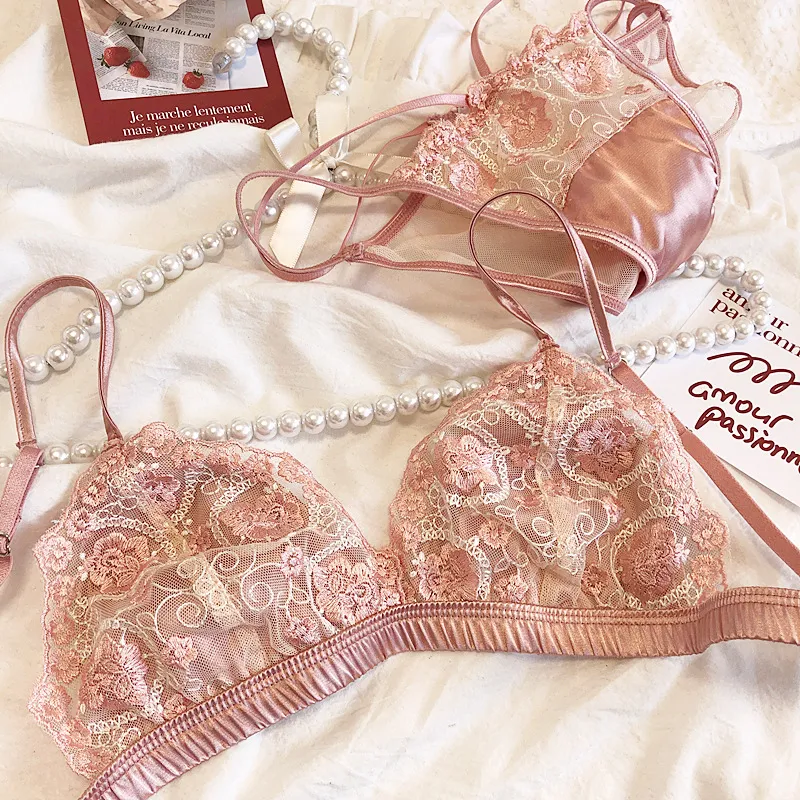刺繡花柄 贅沢 ノンワイヤー A-Cカップ レース メッシュ フランス式 三角カップ ブラ・ショーツセット