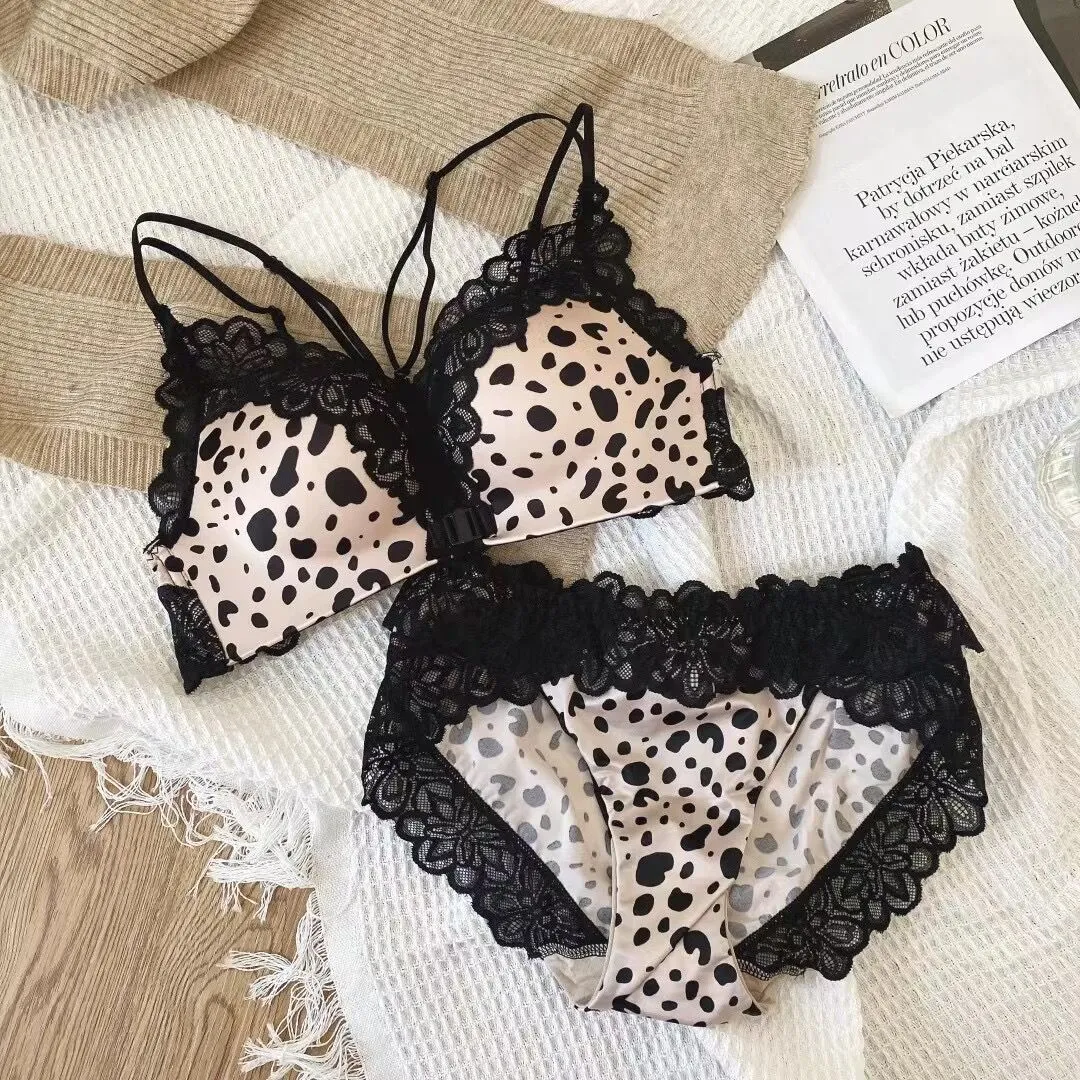 フロントホック 盛れる 貧乳ブラ 中心に寄せ A-Bカップ ノンワイヤー レース 切り替え ブラ・ショーツセット