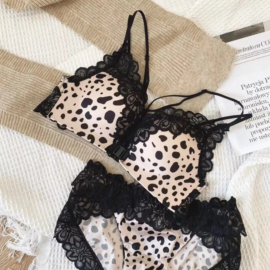 フロントホック 盛れる 貧乳ブラ 中心に寄せ A-Bカップ ノンワイヤー レース 切り替え ブラ・ショーツセット