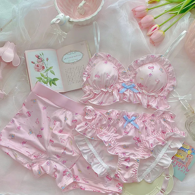 【カップル】無敵な可愛さ ノンワイヤー A-Cカップ ショーツ2点 プリント フリル ブラ・ショーツセット