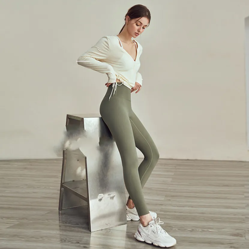 着瘦せ 無地 トレーニング 軽い手持ち感 サポートする 動きやすい ヨガトップス