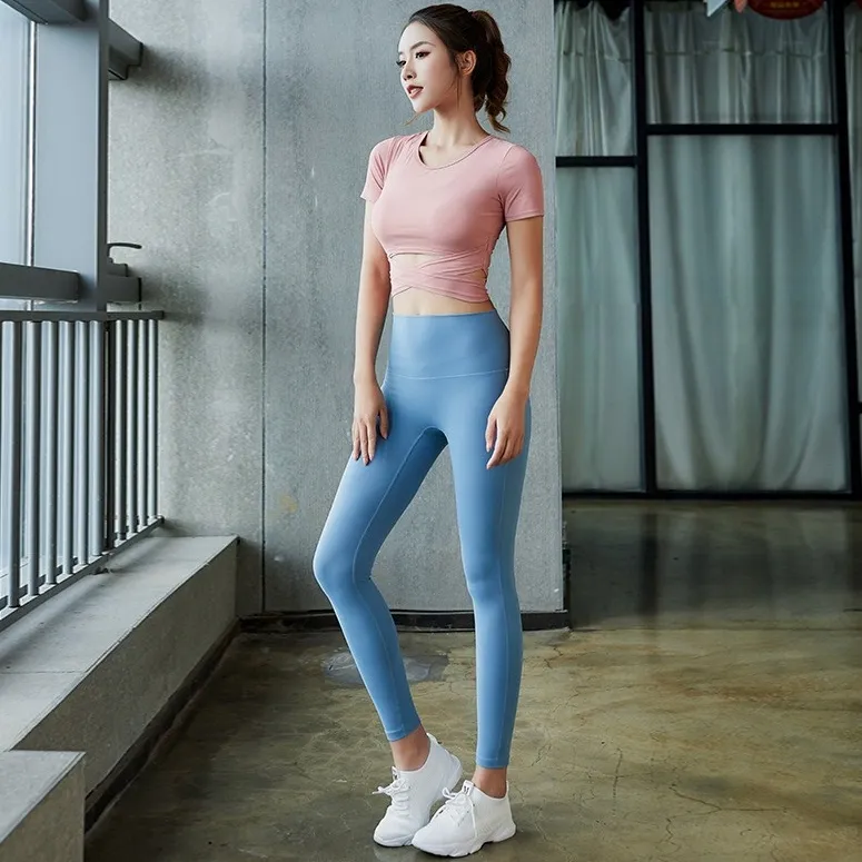 ２点セット 交差 透かし彫り 吸汗 速乾 ヨガ 半袖 クッション性 スポーツセット