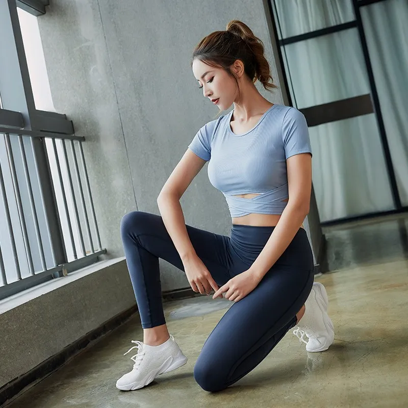 ２点セット 交差 透かし彫り 吸汗 速乾 ヨガ 半袖 クッション性 スポーツセット