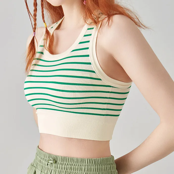 おしゃれ度高め ストライプ柄 吸汗速乾素材 通気性良い スポーツ風 フィット ヨガブラ