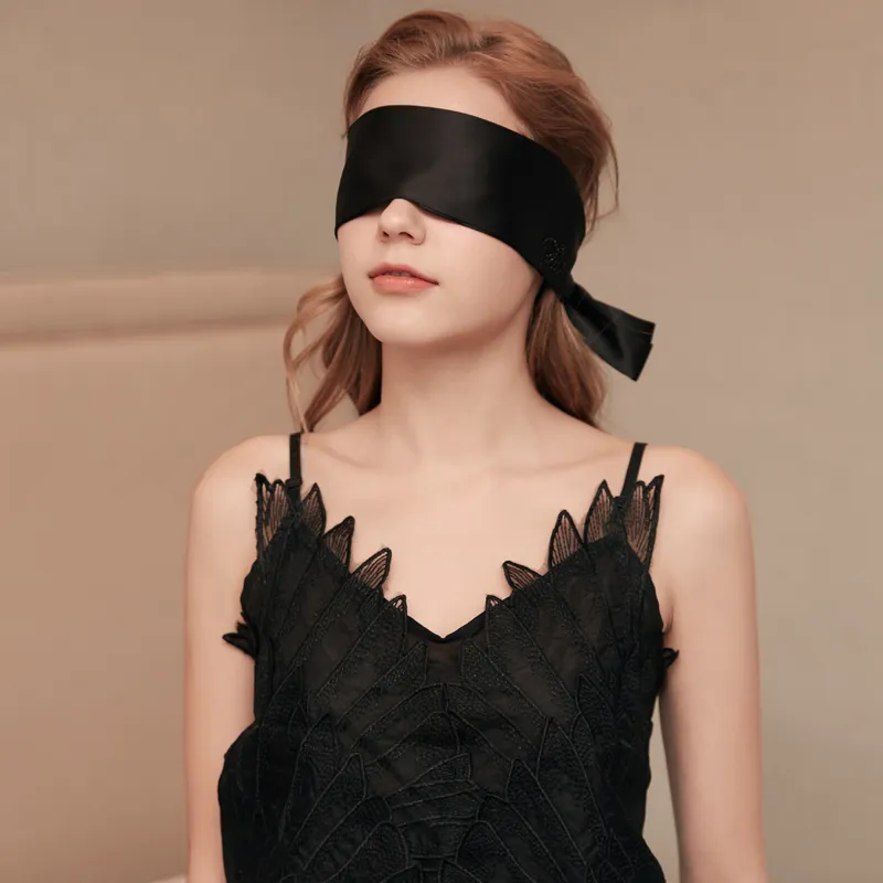 高級感 シルク 光沢感 サラサラした質感 ラインストーン SEXY夜を楽しむ アイマスク