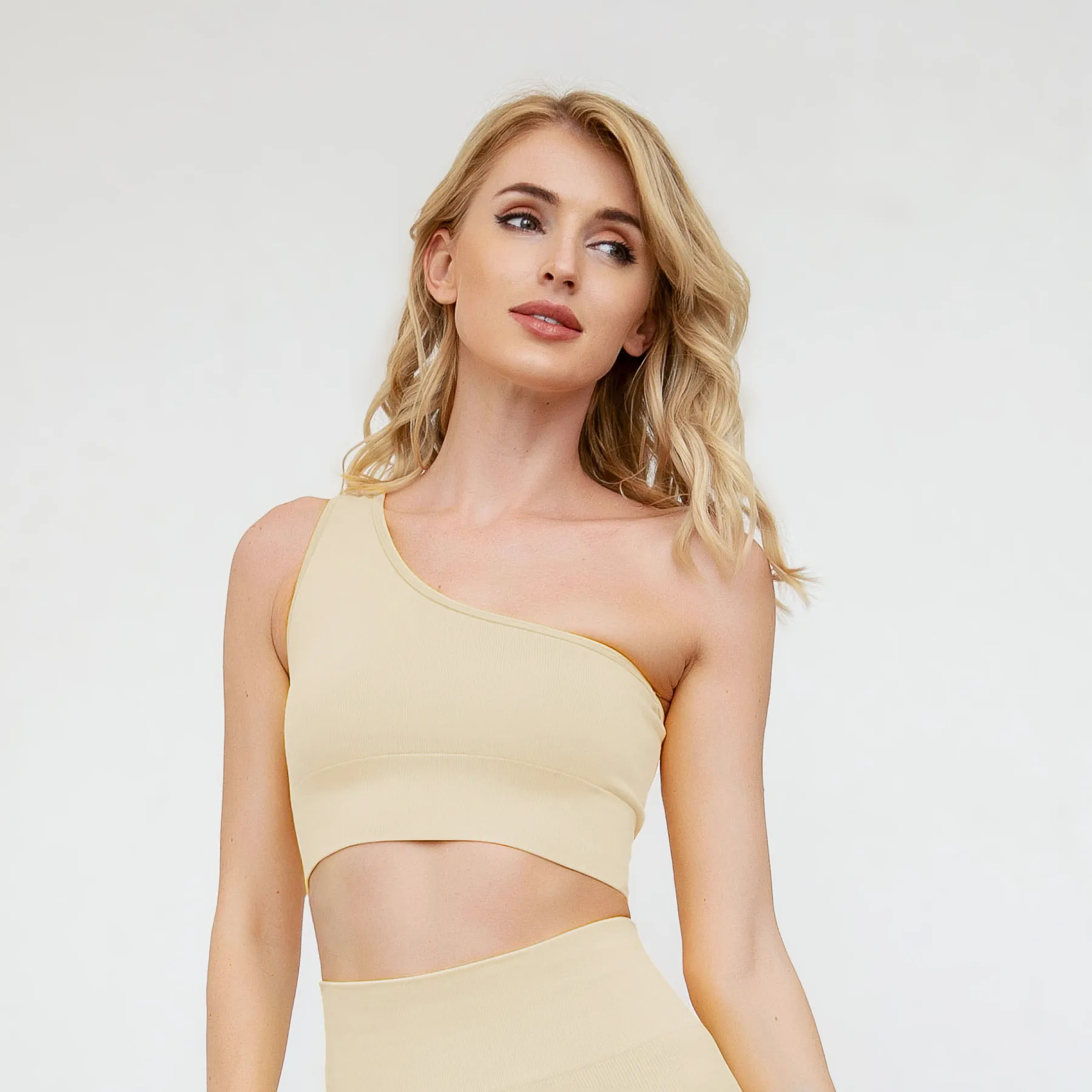 ユニークなデザイン 無地 スポーツ プルオーバー 軽い手持ち感 ヨガブラ