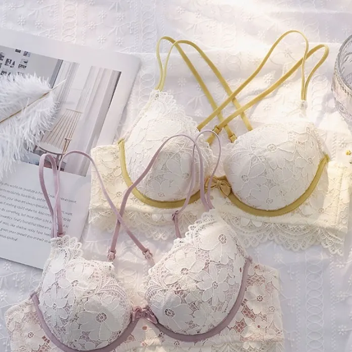 【人気下着】（A-Cカップ）スウィート ワイヤー入り 谷間メイク 脇高 レース 透かし彫り ブラ・ショーツセット
