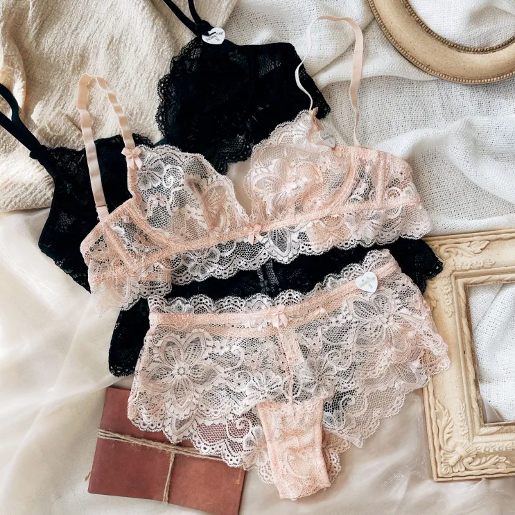セクシー 総レース 透け透け ワイヤー入り 超薄め A-Cカップ 中心に寄せ 美胸 ブラ・ショーツセット