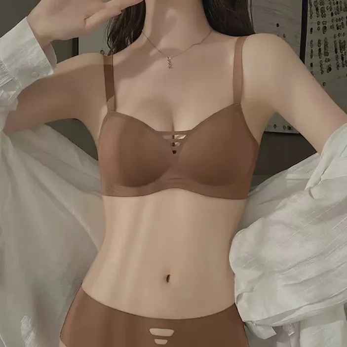 シームレス 全5色 ノンワイヤー A-Bカップ 無地 お揃い効果 透かし彫り ブラ・ショーツセット