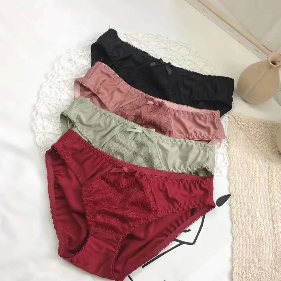 上品さたっぷり フロントホック 胸大きく見え レース 幾何柄 A-Bカップ ノンワイヤー ブラジャー