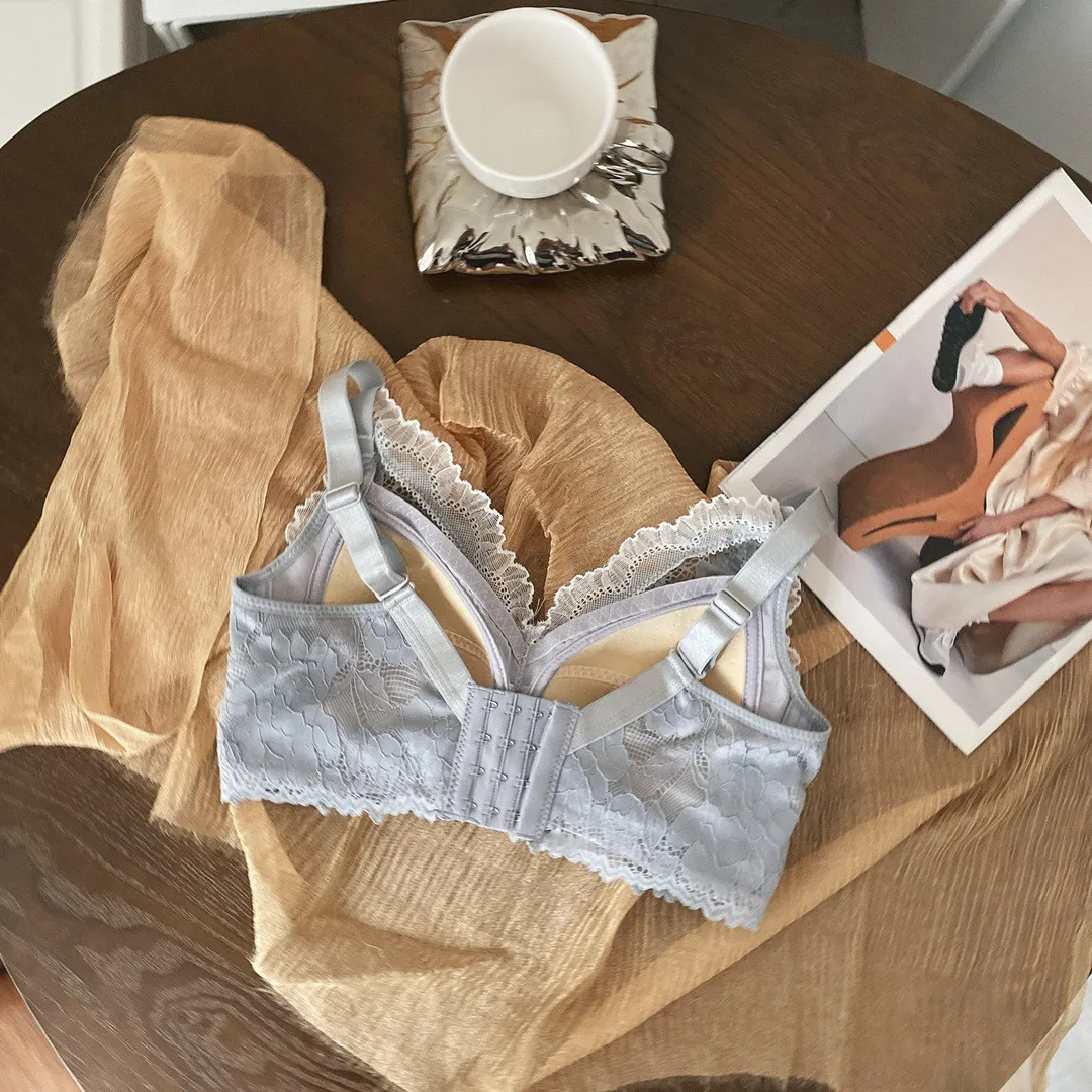 （B-Dカップ）一枚で視線を奪う 刺繍 レース 切り替え ノンワイヤーブラジャー