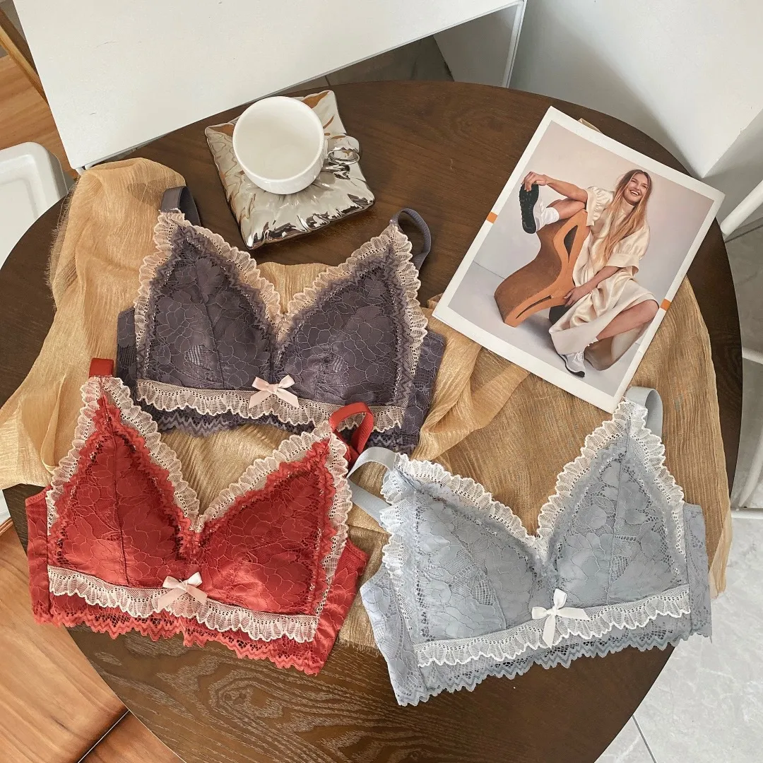 （B-Dカップ）一枚で視線を奪う 刺繍 レース 切り替え ノンワイヤーブラジャー