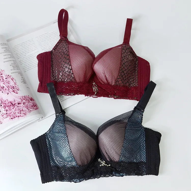 （Bカップ）エレガント 後ろホック 中心に寄せ ワイヤー入りブラジャー