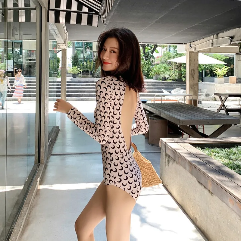 背中魅せ 魅力の一枚 ボウタイ 透かし彫り 総柄 長袖 ラウンドネック ワンピース水着