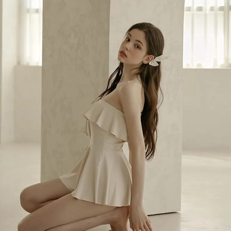 上品なシルエット 温泉 フリル飾り エレガント 体型カバー リゾート ワンピース水着