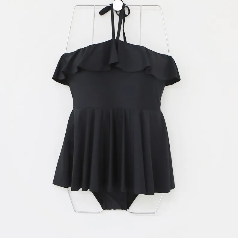 上品なシルエット 温泉 フリル飾り エレガント 体型カバー リゾート ワンピース水着