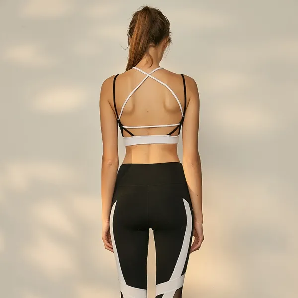 動きやすい セクシー プルオーバー 切り替え 無地 透かし彫り スポーツブラ