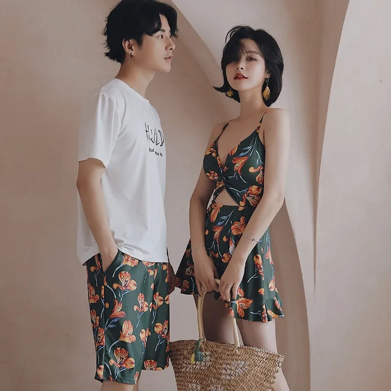 雑誌に掲載された レトロ 透かし彫りビーチ 安全パンツ付き ハイウエスト ペアルック水着