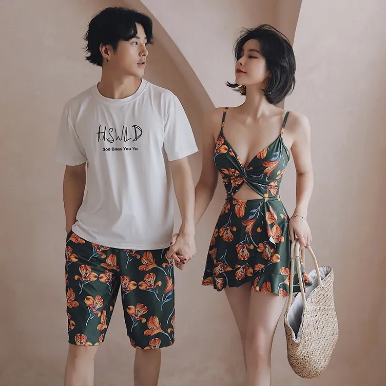 雑誌に掲載された レトロ 透かし彫りビーチ 安全パンツ付き ハイウエスト ペアルック水着