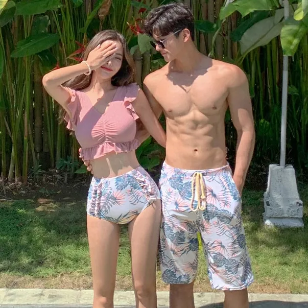 【カップル水着】単品販売可能 総柄 ギャザー プリント Ⅴネック デート 体型カバー フリル袖 ビキニ