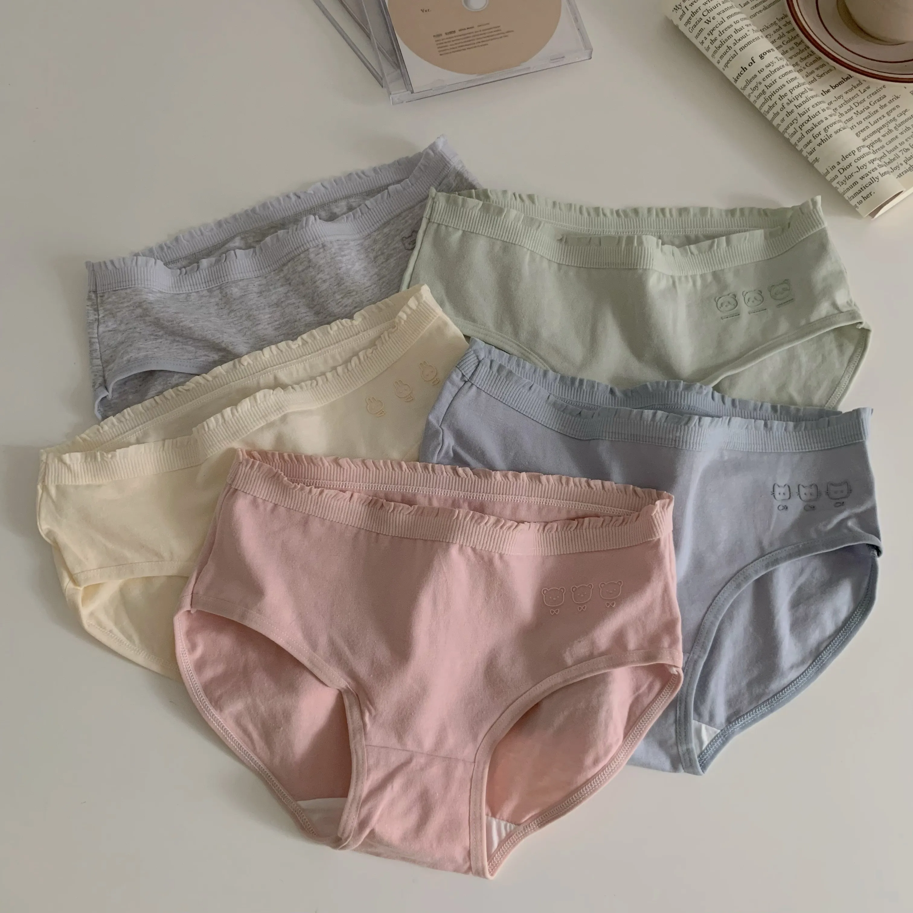 【4点セット】絶対欲しい スウィート 抗菌 痕跡なし 綿 肌触りの良い 無地 吸湿パンツ