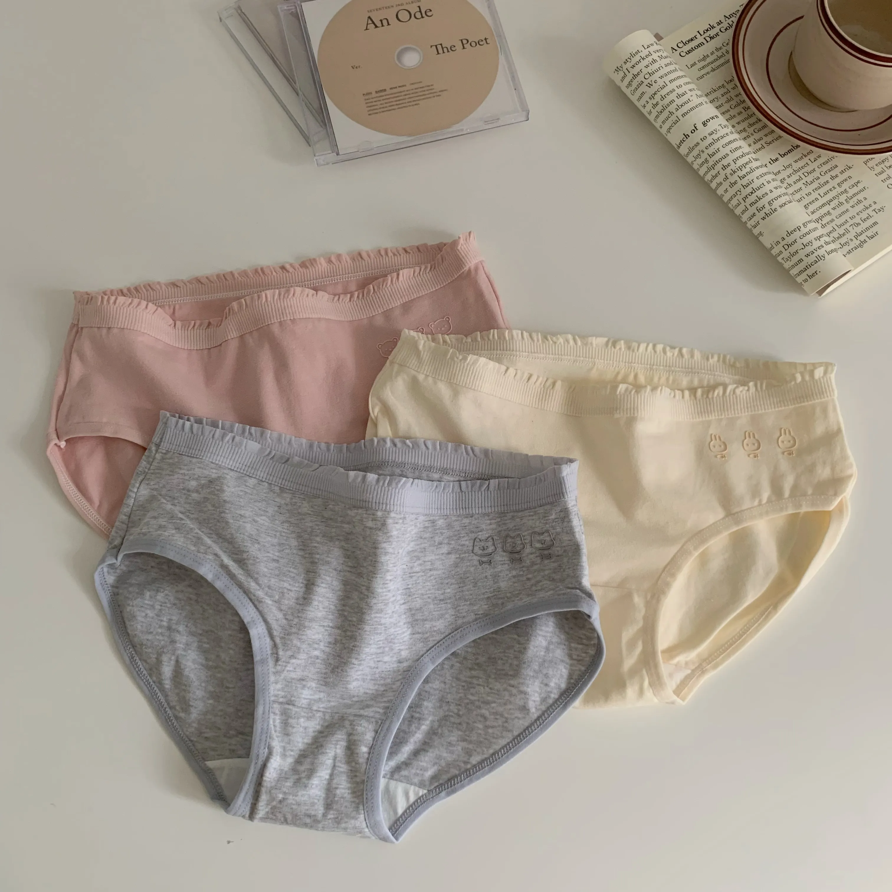 【4点セット】絶対欲しい スウィート 抗菌 痕跡なし 綿 肌触りの良い 無地 吸湿パンツ