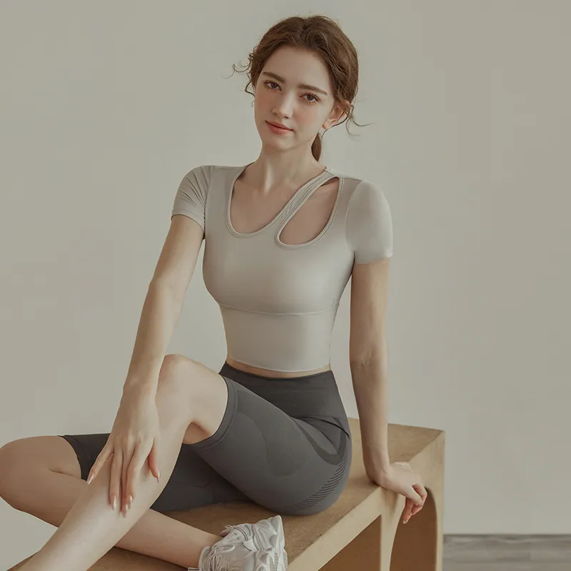 シンプル 透かし彫り 無地 スポーツ風 半袖 吸汗速乾素材 着痩せ ヨガトップス