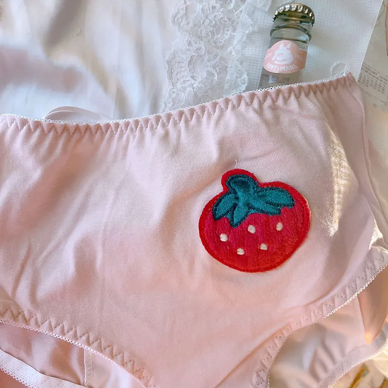 少女 イチゴの刺繡 生理用 ハイウエスト 暖かい 全2色 通気性良い 漏れにくい 可愛い サニタリー