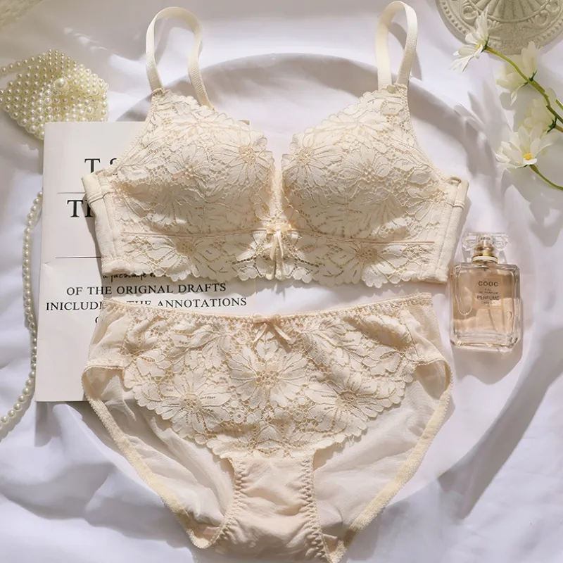 ボリュームUP スウィート レース ノンワイヤー A-Bカップ つけ心地 無地 ブラ・ショーツセット