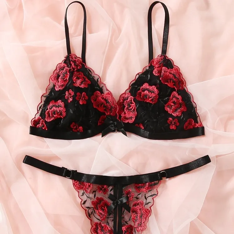 魅力アップ 刺繡 セクシー ノンワイヤー 花柄 美乳 穴開き チャーミング ブラ・ショーツセット