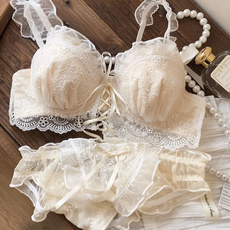 お揃い効果 A-Bカップ レトロ ノンワイヤー 美胸 スウィート 刺繍 レース ブラ・ショーツセット